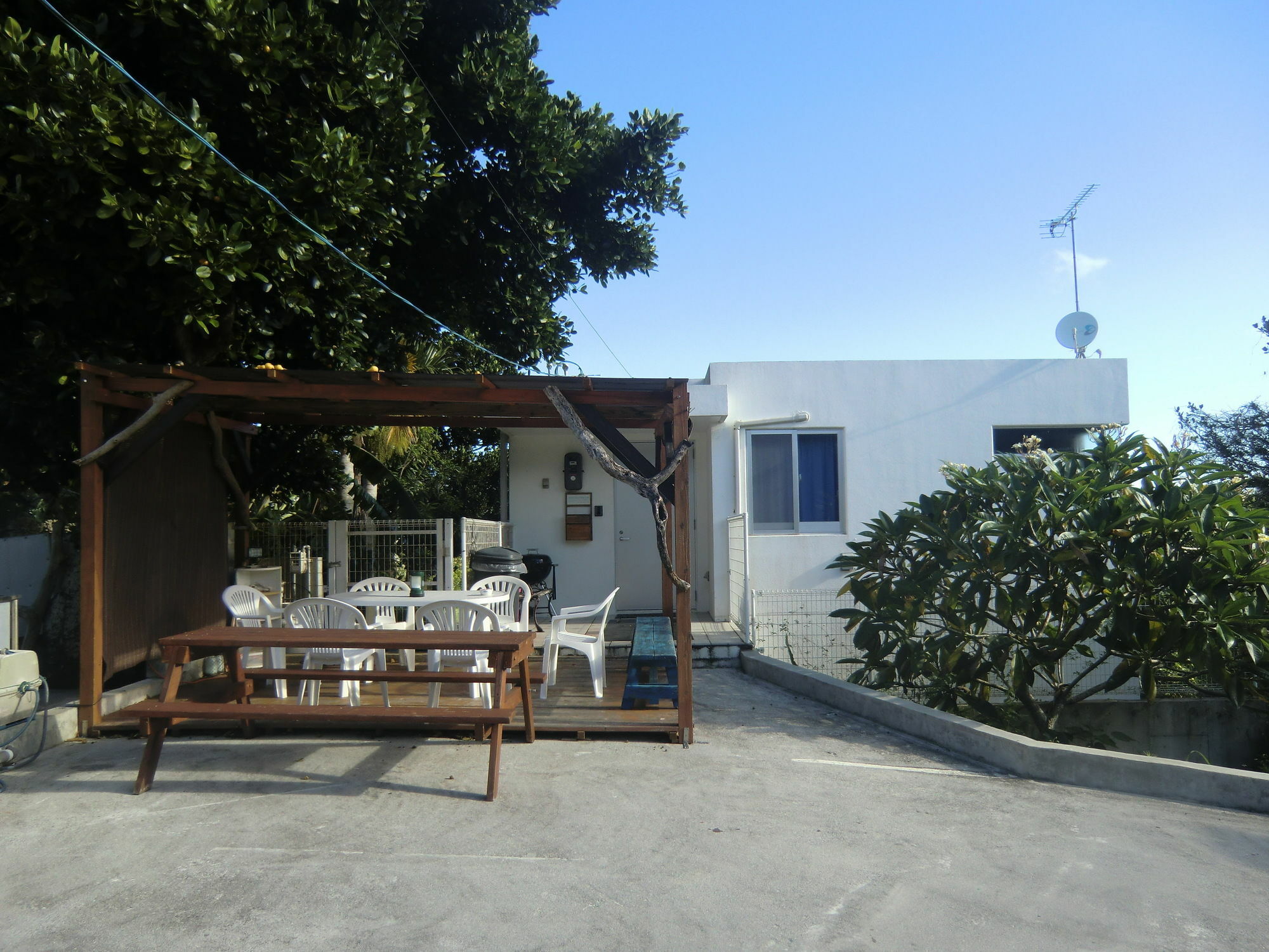 Holiday House Ryukyu-An "Music Hostel" Yomitan Exterior foto